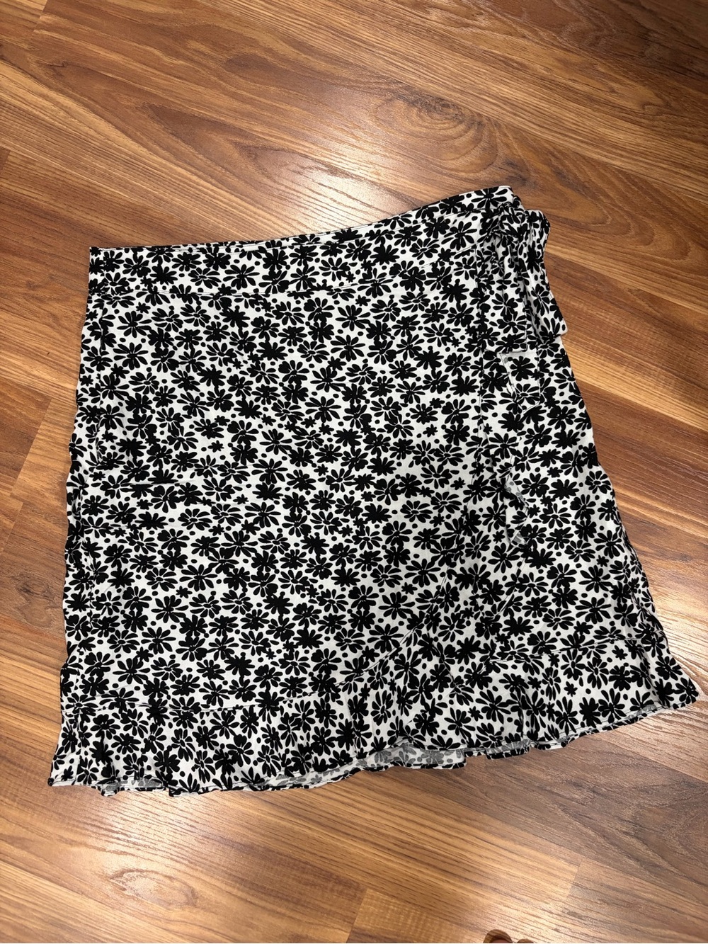 LOFT Black and White Floral Skirt